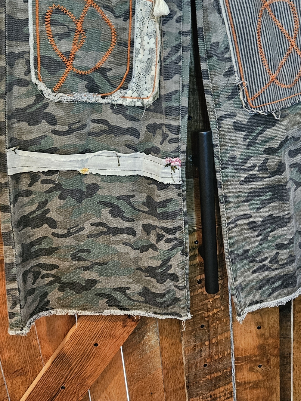 025p POL Camouflage Patchwork Wide-Leg Pants with Orange Contrast Stitching - Picture 5 of 9